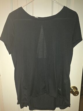 Under Armour Black Short Sleeve Women's Workout Tee